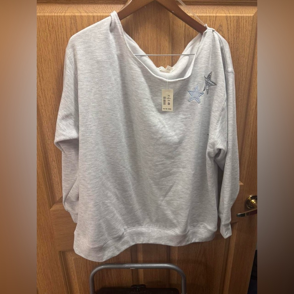 Aeropostale Gray Sweatshirt with Star Accents